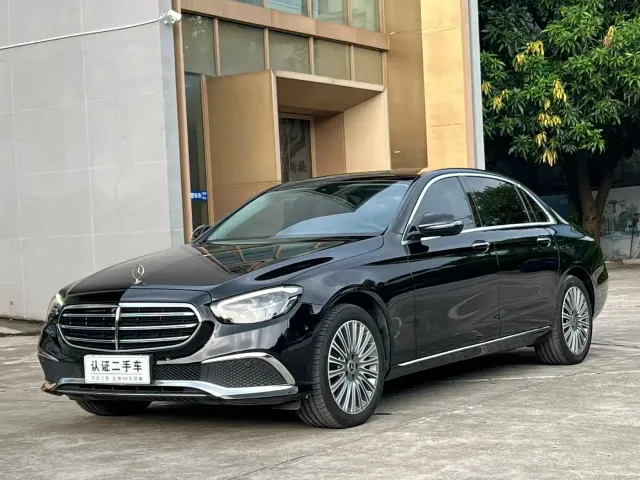 Фотография автомобиля — Mercedes-Benz E-Class