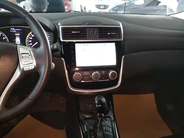Nissan Tiida — Фото автомобиля 12