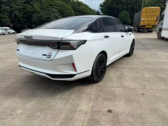 Dongfeng Yixuan MAX — Фото автомобиля 20