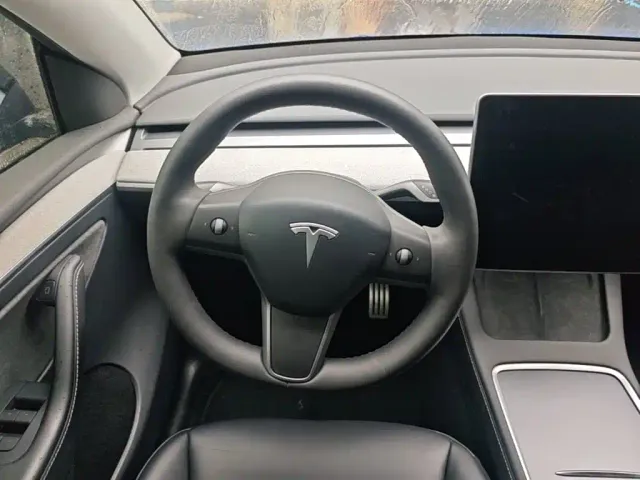 Tesla Model Y — Фото автомобиля 10