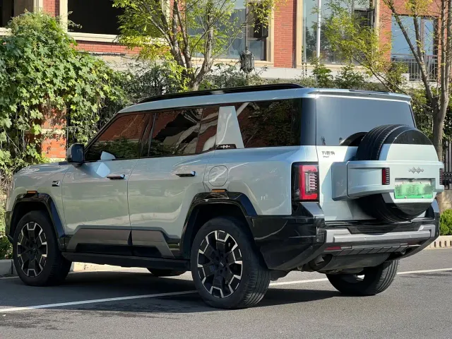 BYD FangChengBao Leopard 8 — Фото автомобиля 7