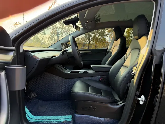 Tesla Model Y — Фото автомобиля 13