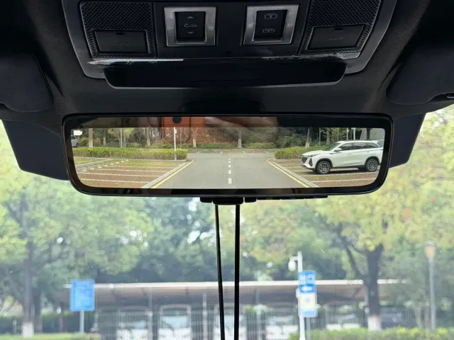 Land Rover Defender — Фото автомобиля 10