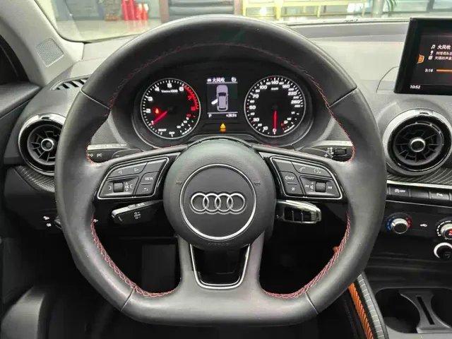Audi Q2L — Фото автомобиля 9