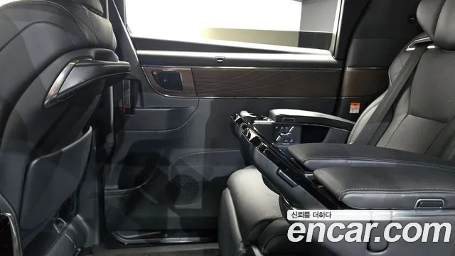 Toyota Alphard — Фото автомобиля 25