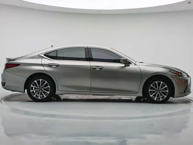 Lexus ES — Фото автомобиля 7