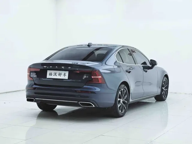 Volvo S60 — Фото автомобиля 6