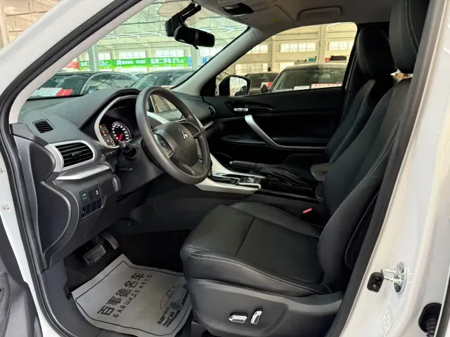 Mitsubishi Eclipse Cross — Фото автомобиля 4