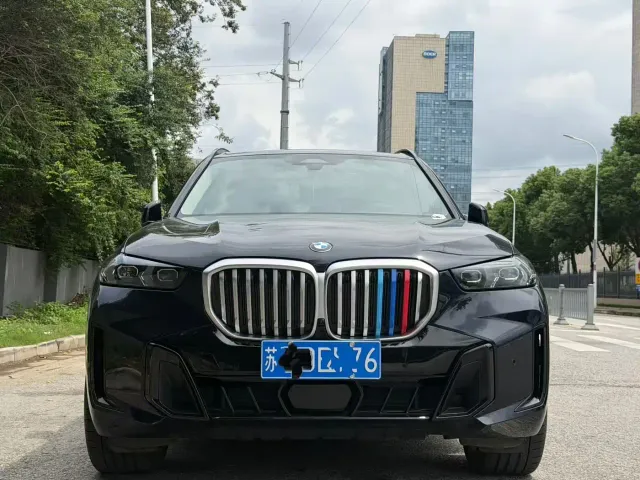 Фотография автомобиля — BMW X5
