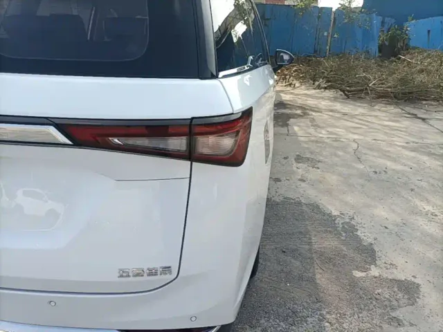 Wuling Jiachen — Фото автомобиля 7