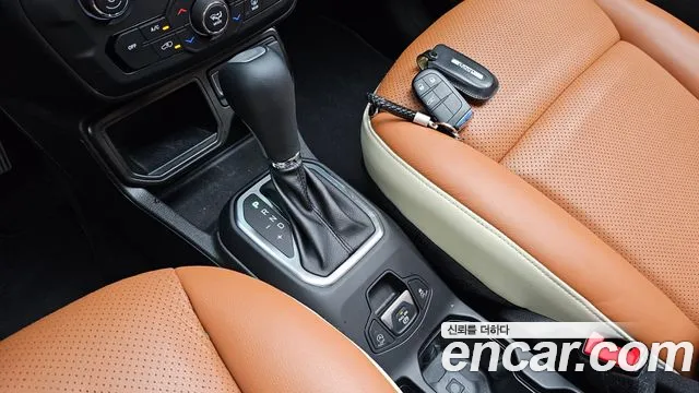 Jeep Renegade — Фото автомобиля 7