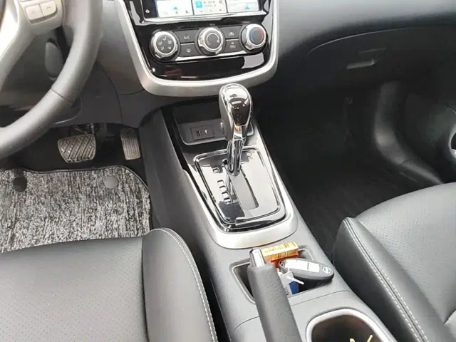 Nissan Tiida — Фото автомобиля 13