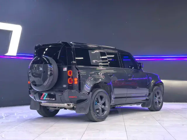 Land Rover Defender — Фото автомобиля 4