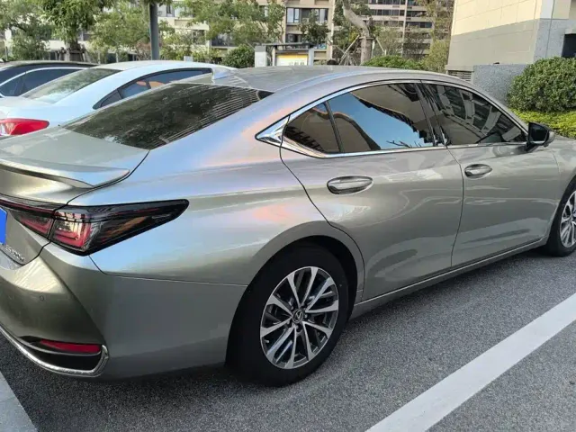 Lexus ES — Фото автомобиля 3