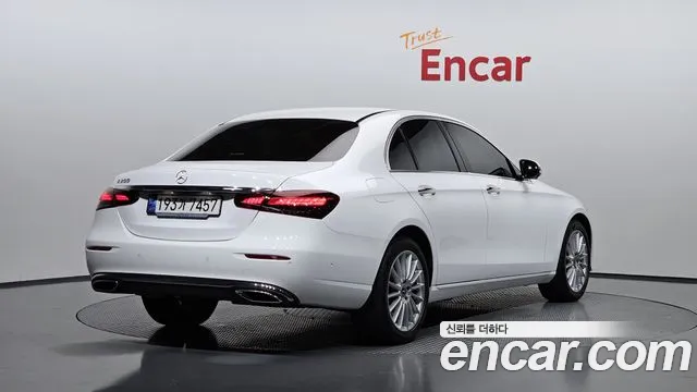 Mercedes-Benz E-Class — Фото автомобиля 2