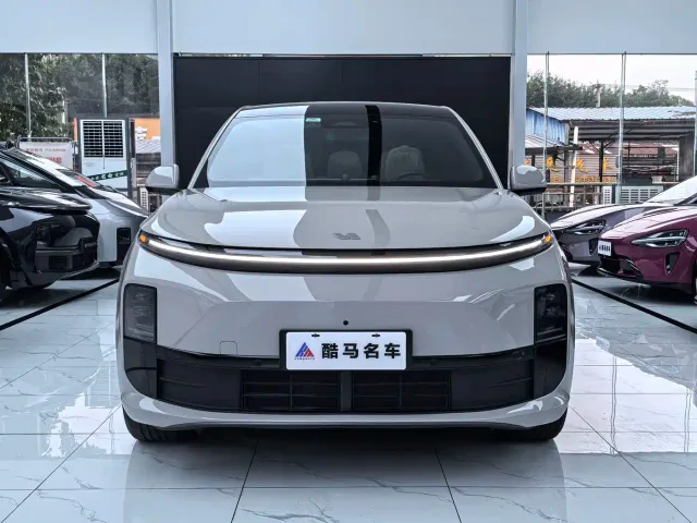 Li Auto L6 — Фото автомобиля 2