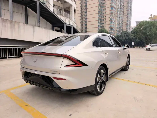 Wuling Starlight — Фото автомобиля 9