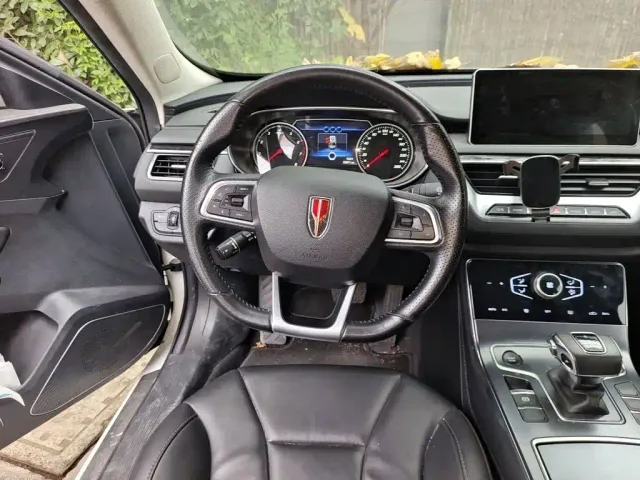 Hongqi H5 — Фото автомобиля 11