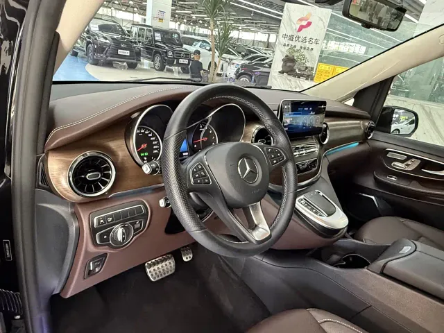 Mercedes-Benz V-Class — Фото автомобиля 16