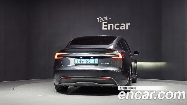 Tesla Model 3 — Фото автомобиля 4
