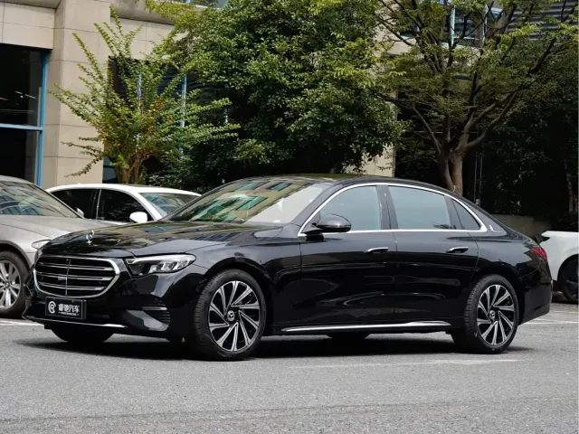 Фотография автомобиля — Mercedes-Benz E-Class