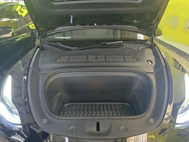 Tesla Model Y — Фото автомобиля 19
