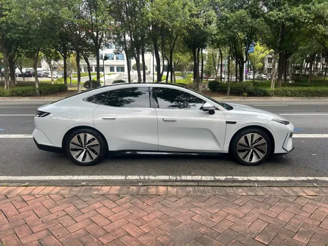 Geely Galaxy E8 — Фото автомобиля 4