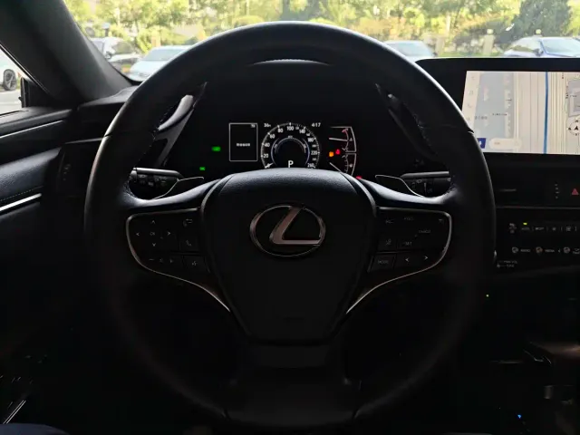 Lexus ES — Фото автомобиля 12