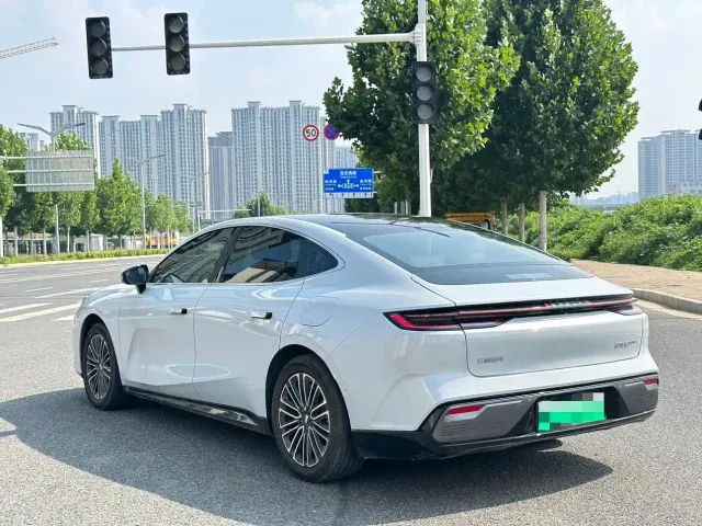 Geely Galaxy Xingyao 8 — Фото автомобиля 9