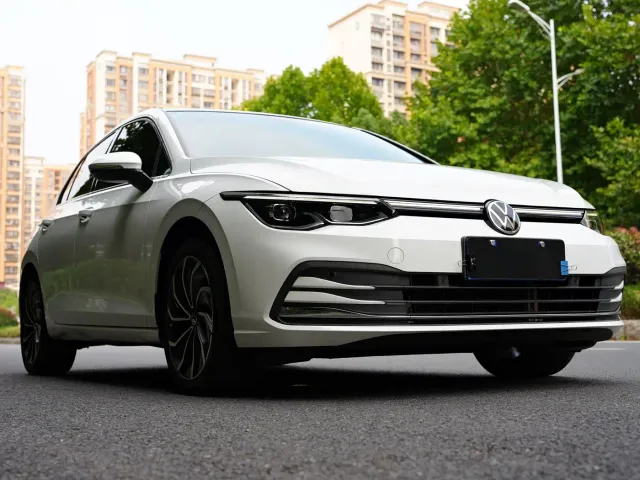 Volkswagen Golf — Фото автомобиля 7