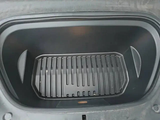 Tesla Model Y — Фото автомобиля 19