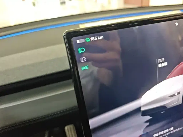Tesla Model Y L — Фото автомобиля 13