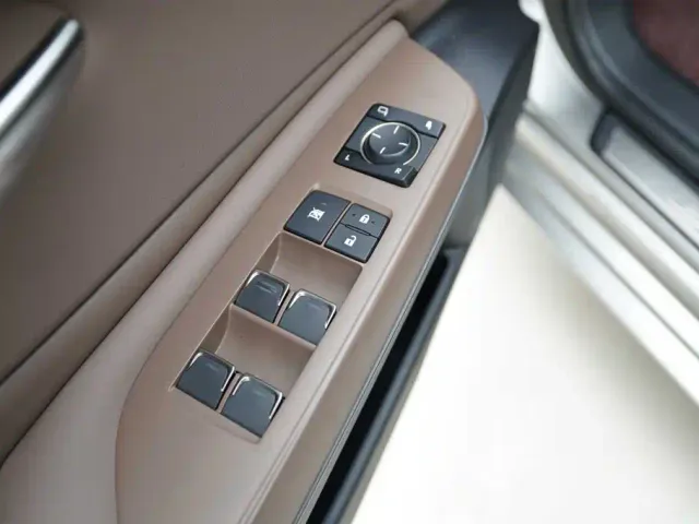 Lexus ES — Фото автомобиля 12