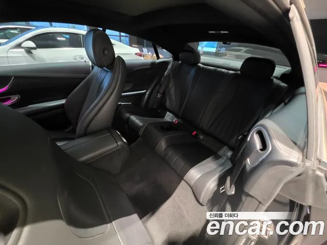 Mercedes-Benz E-Class — Фото автомобиля 11