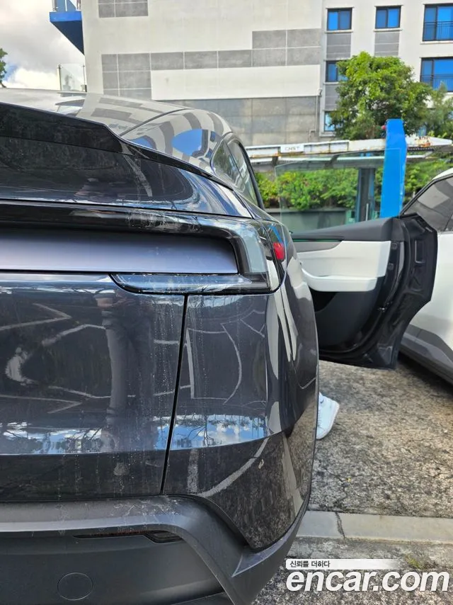 Tesla Model Y — Фото автомобиля 14