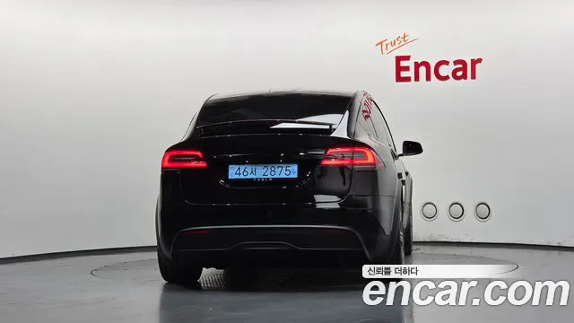 Tesla Model X — Фото автомобиля 4