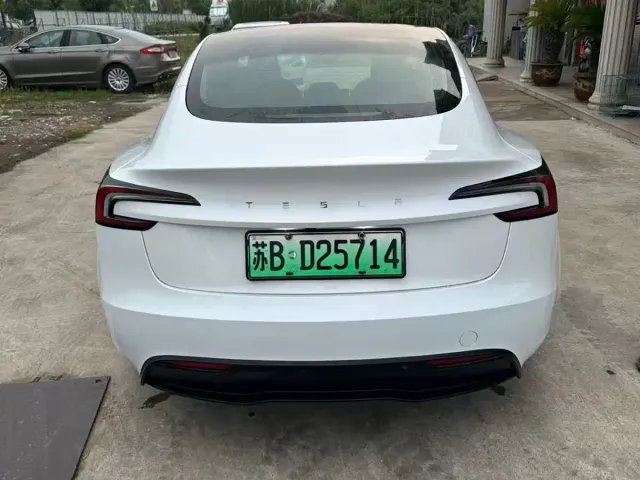 Tesla Model 3 — Фото автомобиля 5