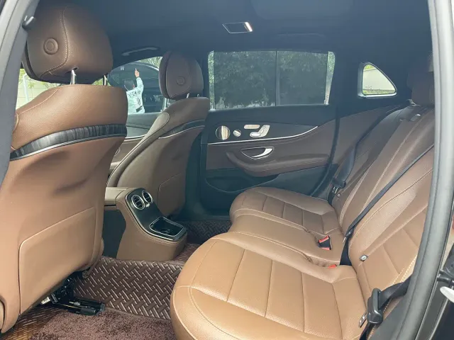 Mercedes-Benz E-Class — Фото автомобиля 6