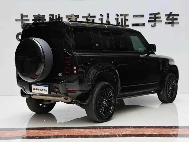 Land Rover Defender — Фото автомобиля 11