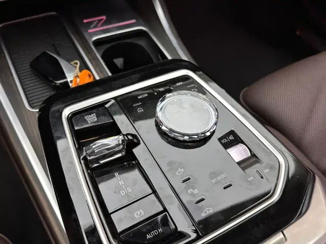 BMW 7 Series — Фото автомобиля 17