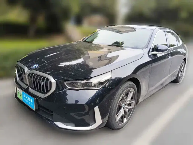 Фотография автомобиля — BMW i5