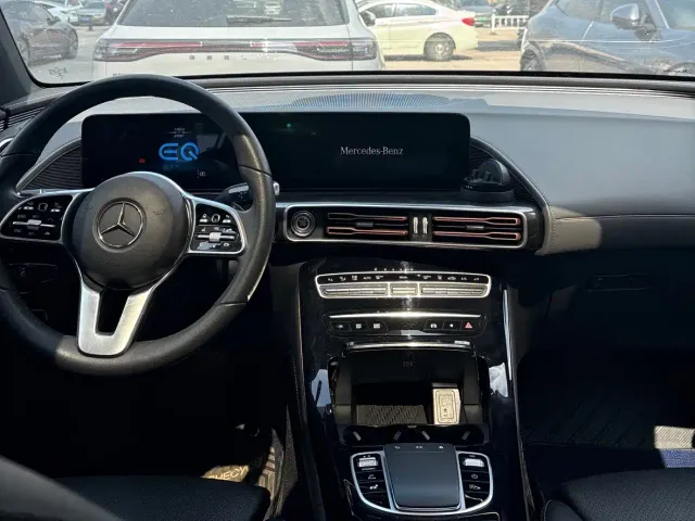 Mercedes-Benz EQC — Фото автомобиля 9