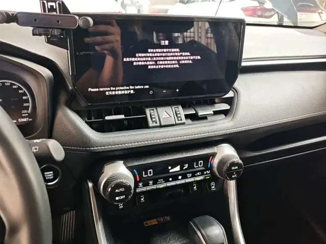 Toyota RAV4 — Фото автомобиля 8