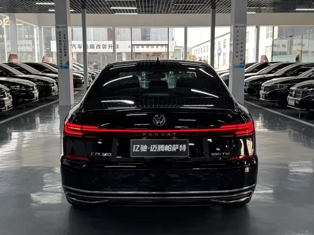 Volkswagen Passat — Фото автомобиля 8
