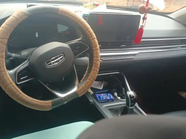 Geely Emgrand — Фото автомобиля 12