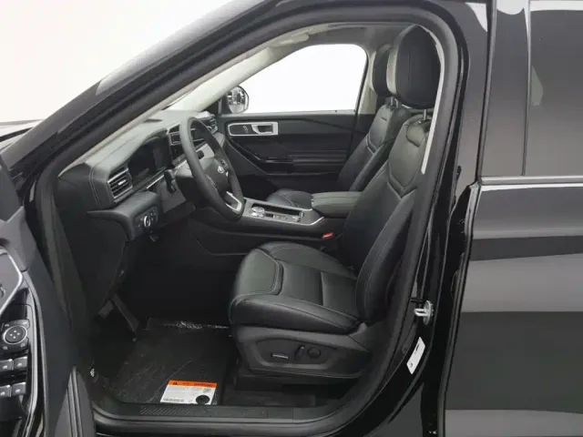 Ford Explorer — Фото автомобиля 10