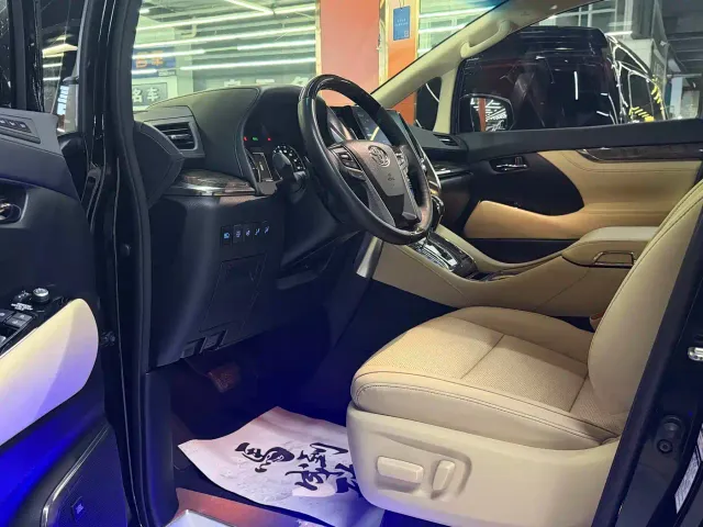 Toyota Alphard — Фото автомобиля 5