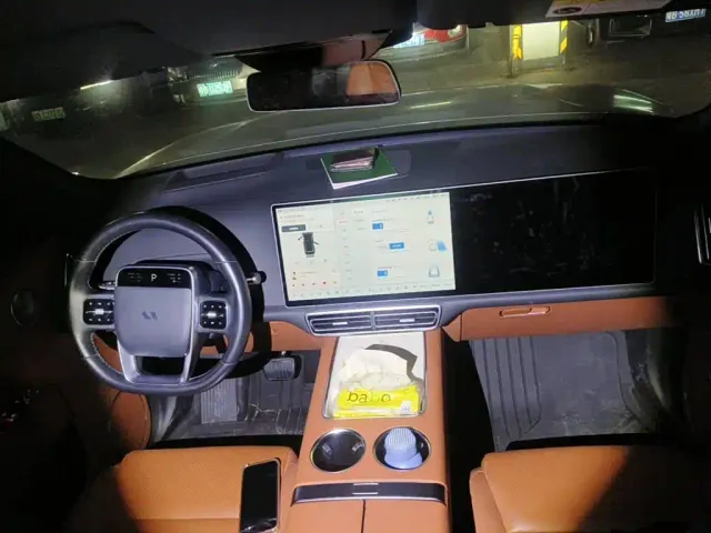 Li Auto L8 — Фото автомобиля 11