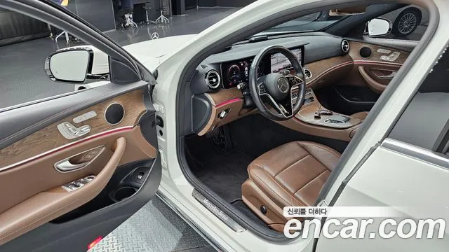 Mercedes-Benz E-Class — Фото автомобиля 10