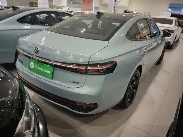 Volkswagen Passat — Фото автомобиля 6